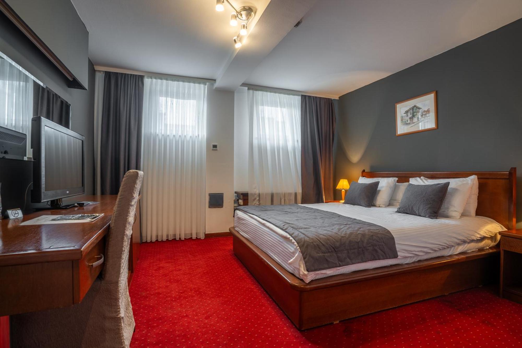 Otel Astra 4*